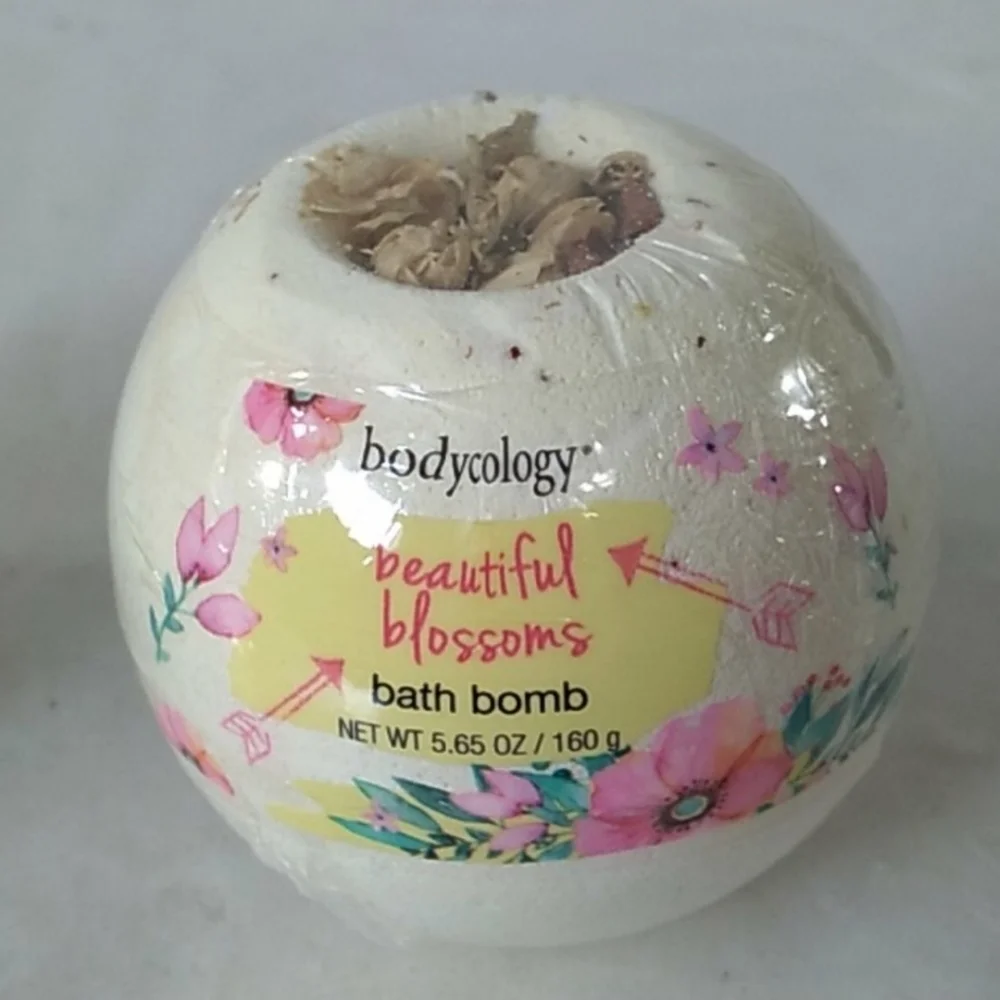 NWT bodycology beautiful blossoms petal bath bombs